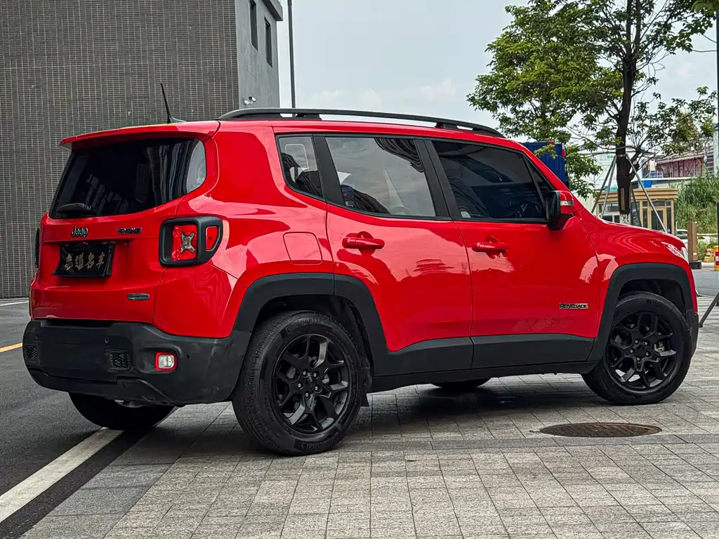 Jeep Renegade — фото 5
