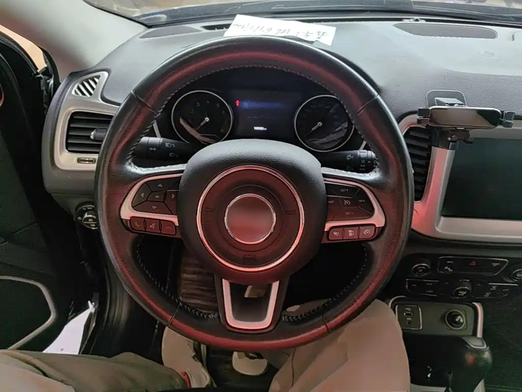 Jeep Compass — фото 11