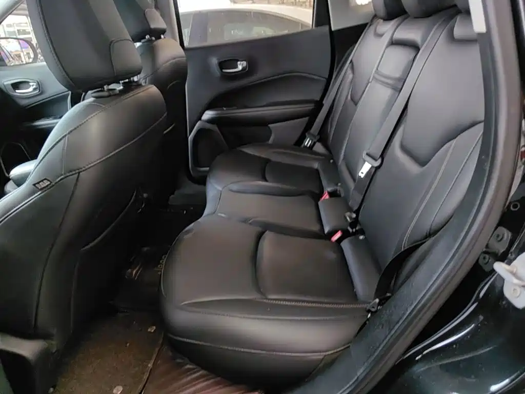 Jeep Compass — фото 17