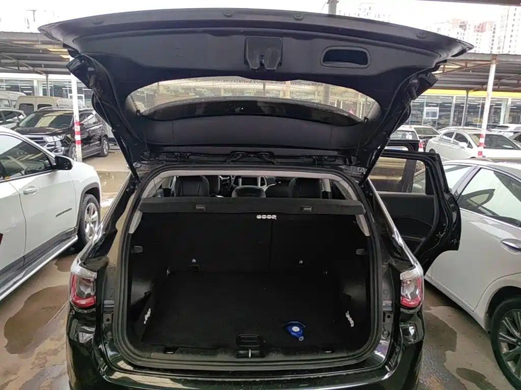 Jeep Compass — фото 19
