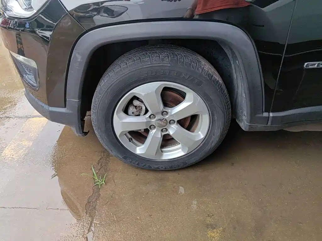 Jeep Compass — фото 23