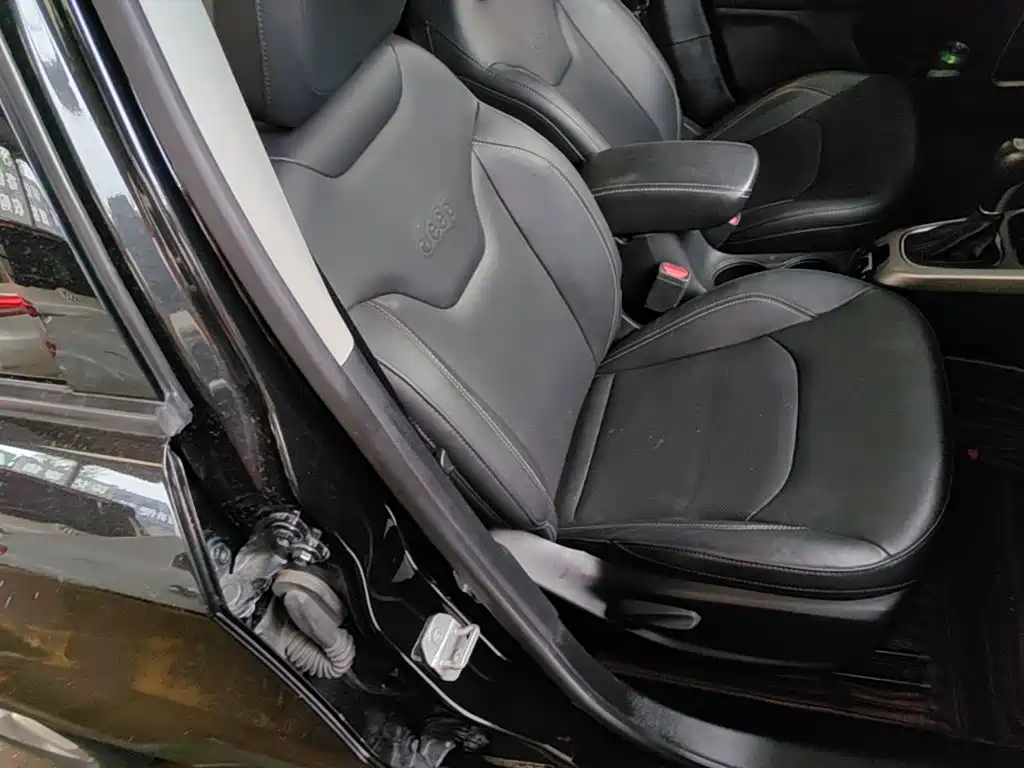 Jeep Compass — фото 25