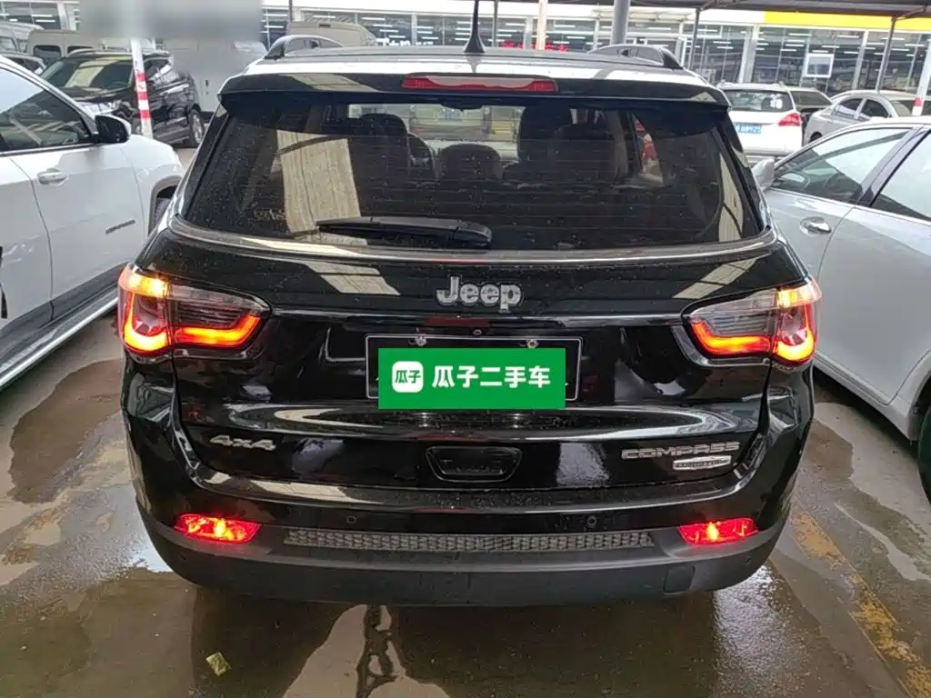 Jeep Compass — фото 6