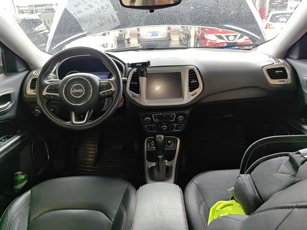 Jeep Compass — фото 10