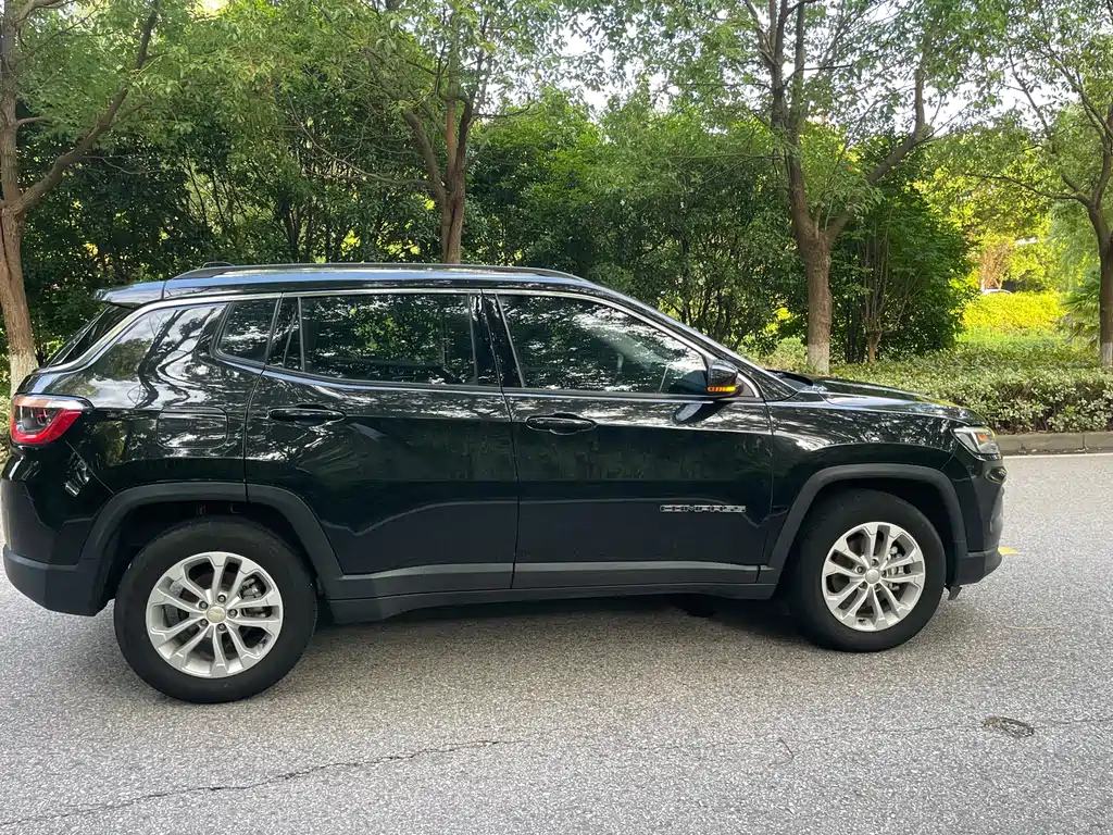 Jeep Compass — фото 15