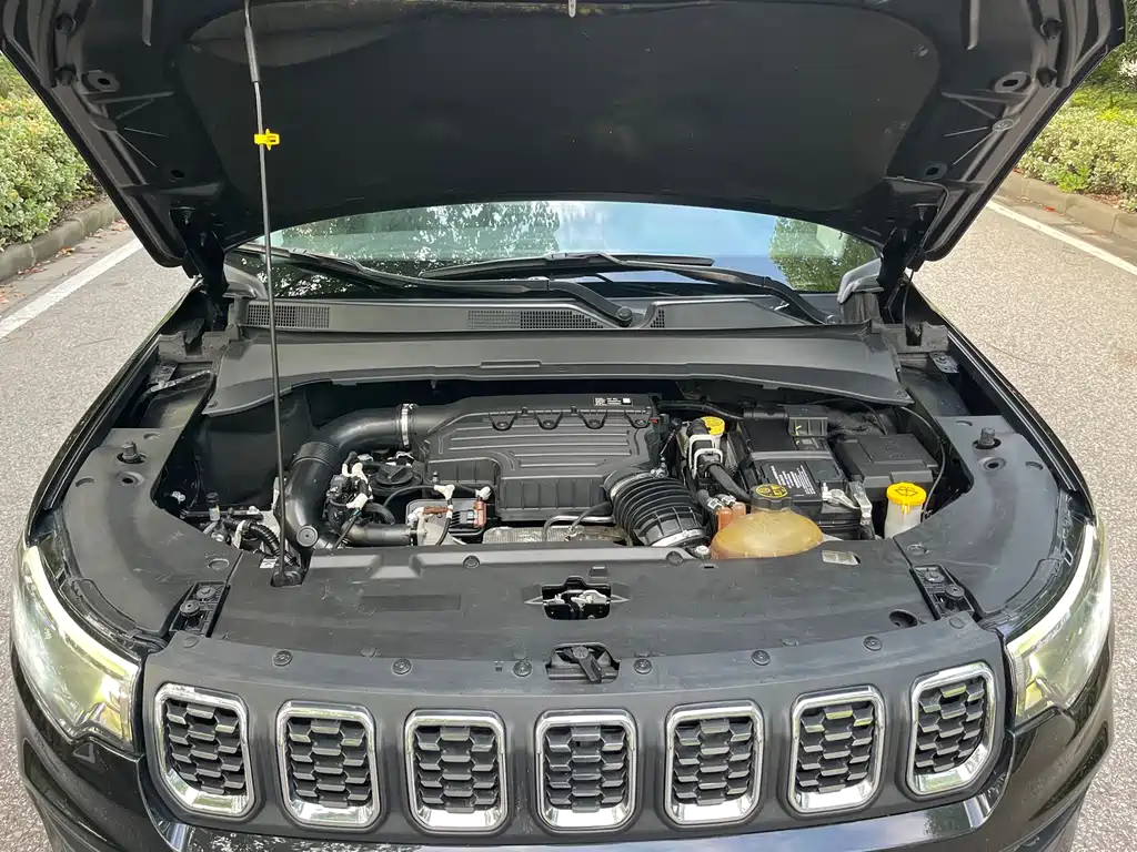 Jeep Compass — фото 10