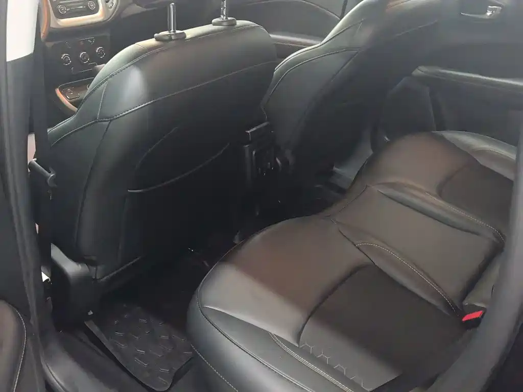 Jeep Compass — фото 13