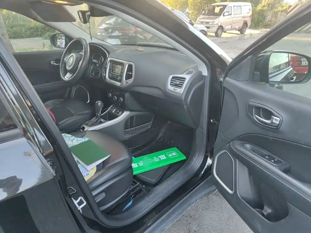 Jeep Compass — фото 19