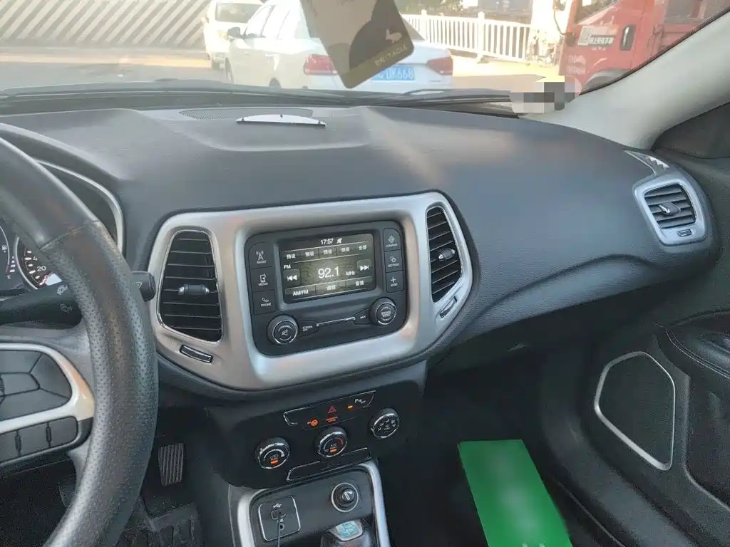Jeep Compass — фото 6