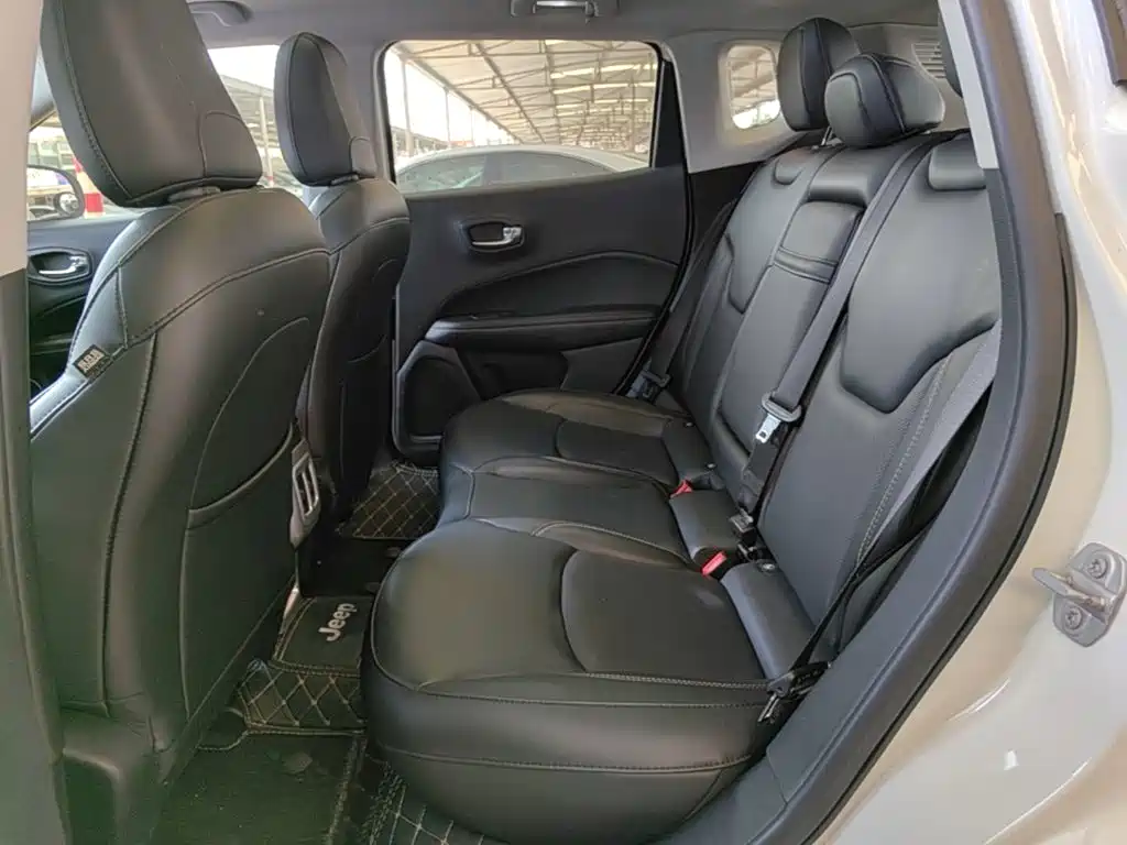 Jeep Compass — фото 17
