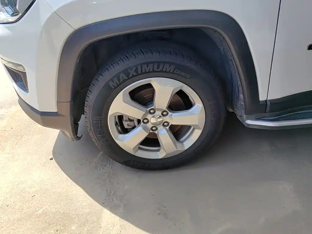 Jeep Compass — фото 23