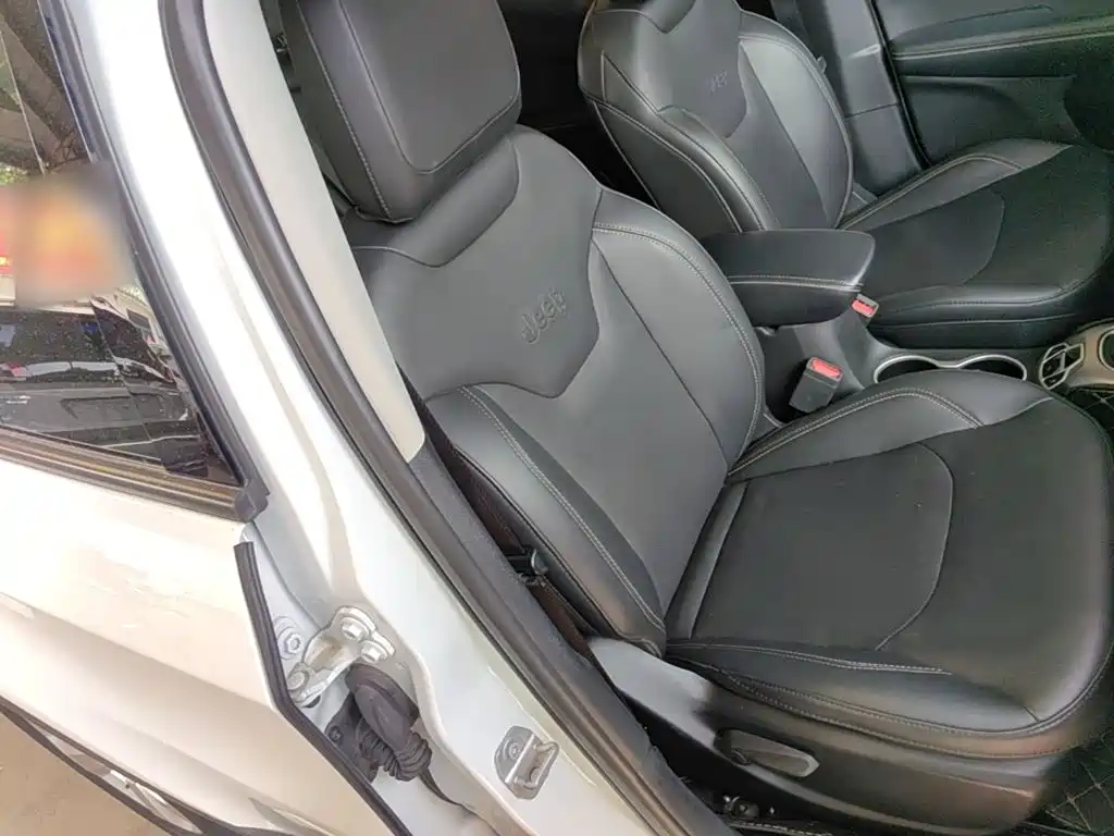Jeep Compass — фото 25