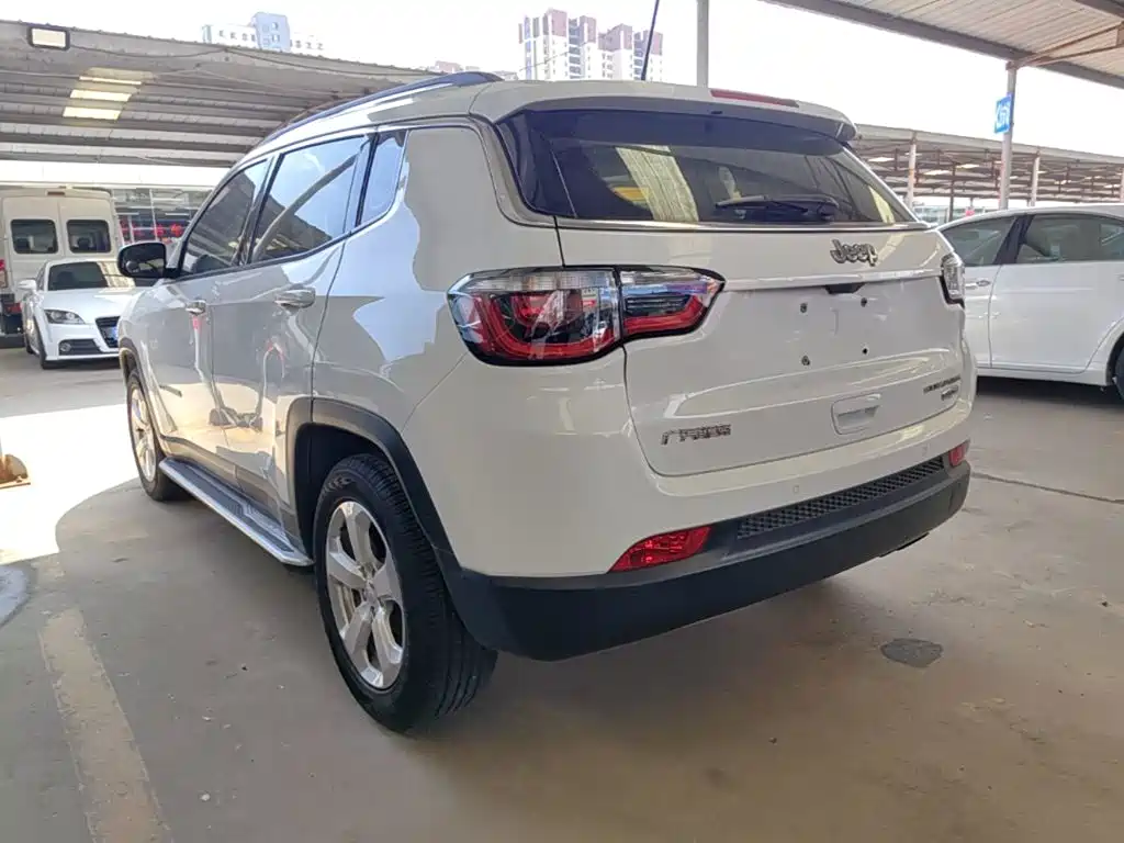 Jeep Compass — фото 5