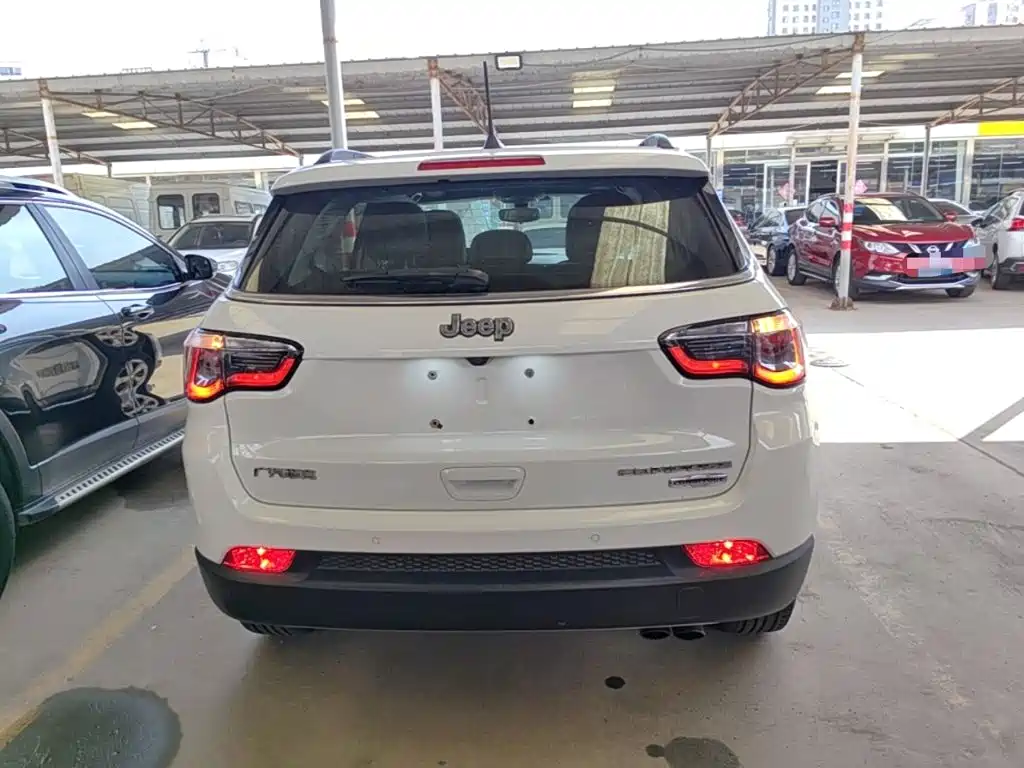 Jeep Compass — фото 6