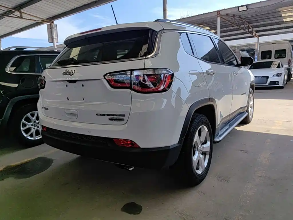 Jeep Compass — фото 7