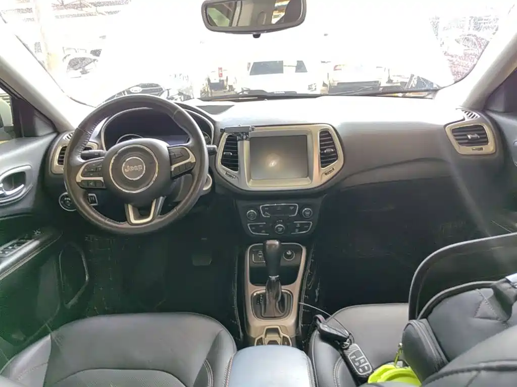 Jeep Compass — фото 10