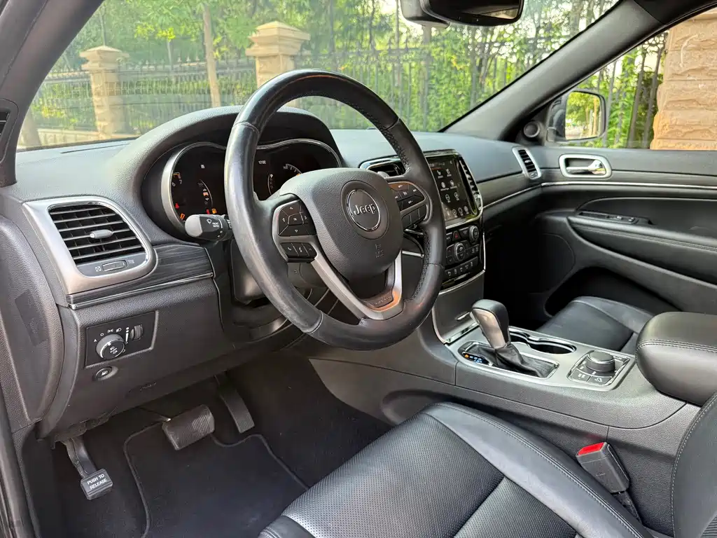 Jeep Grand Cherokee (Import) — фото 10