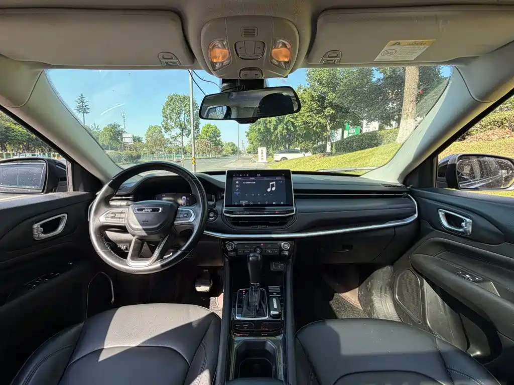 Jeep Compass — фото 13