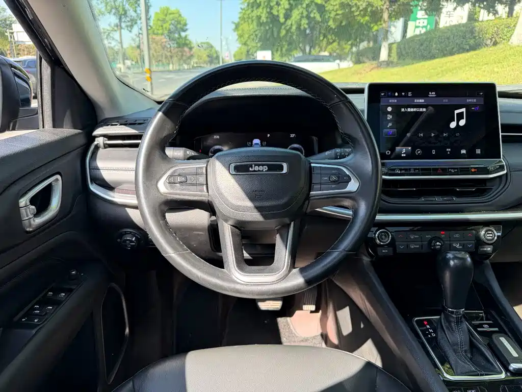 Jeep Compass — фото 14