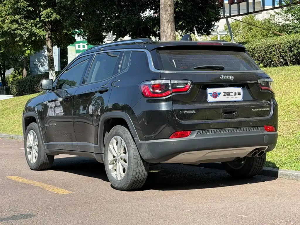 Jeep Compass — фото 4