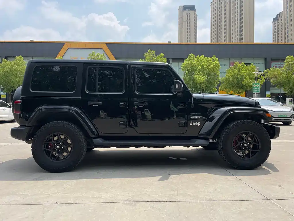 Jeep Wrangler — фото 7
