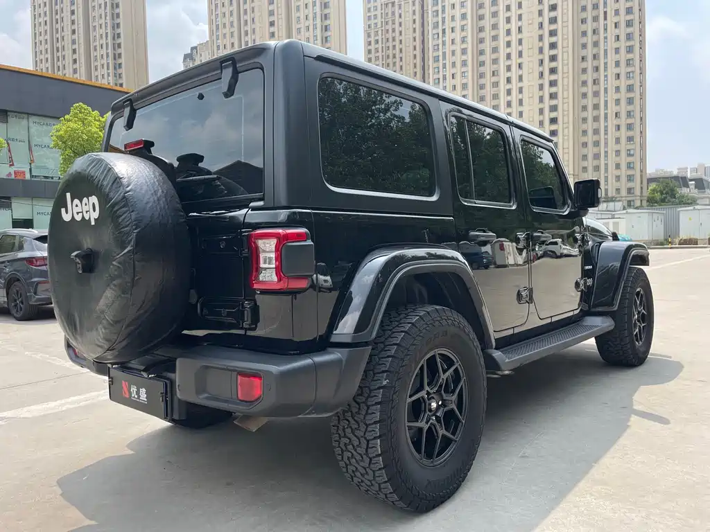 Jeep Wrangler — фото 8