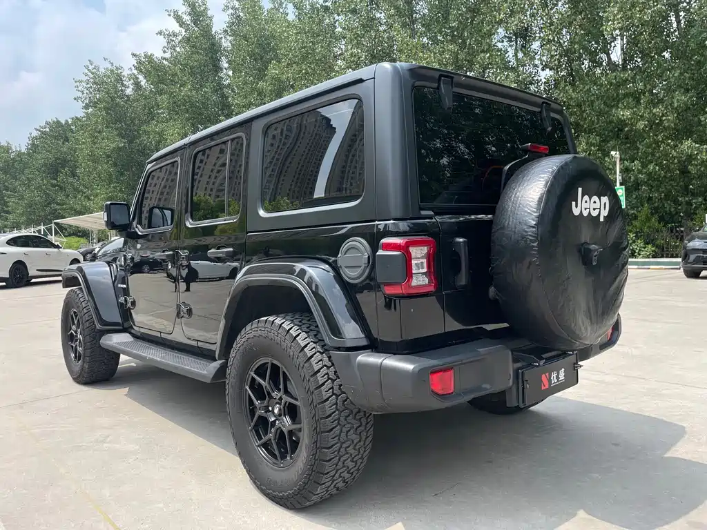 Jeep Wrangler — фото 10