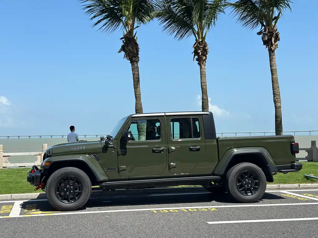 Jeep Gladiator — фото 11