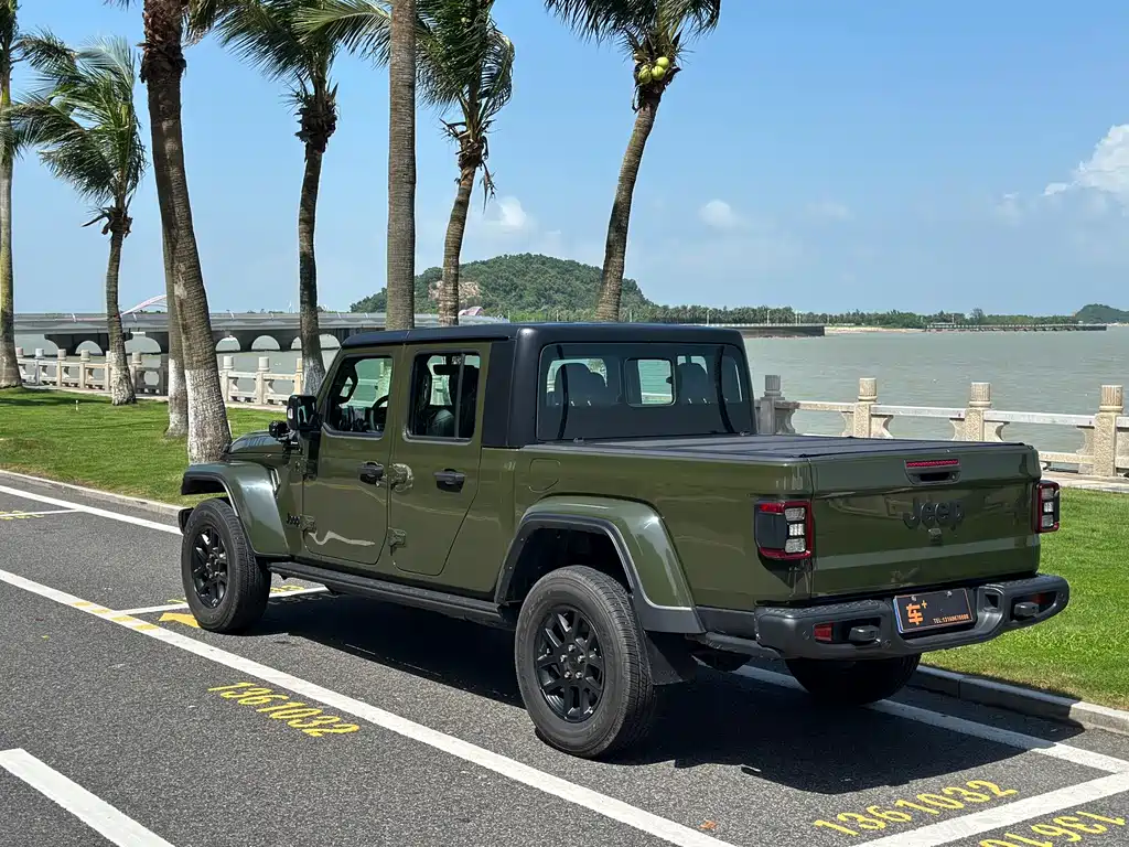 Jeep Gladiator — фото 14