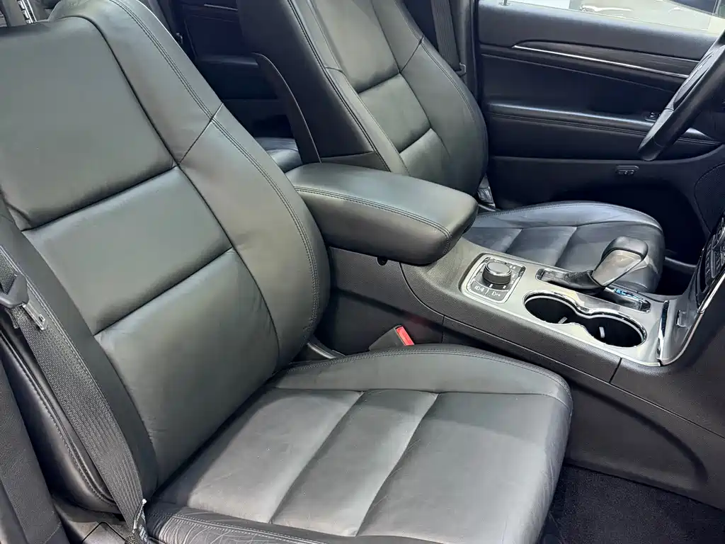 Jeep Grand Cherokee (Import) — фото 10