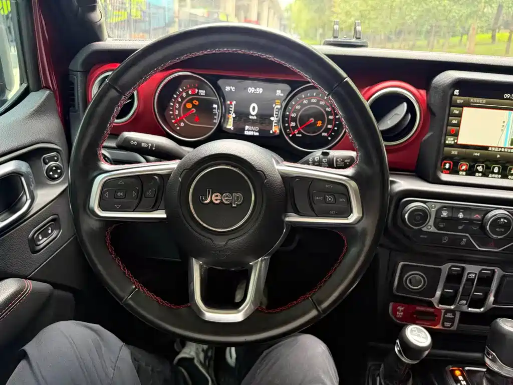 Jeep Wrangler — фото 12