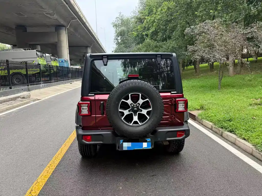Jeep Wrangler — фото 5
