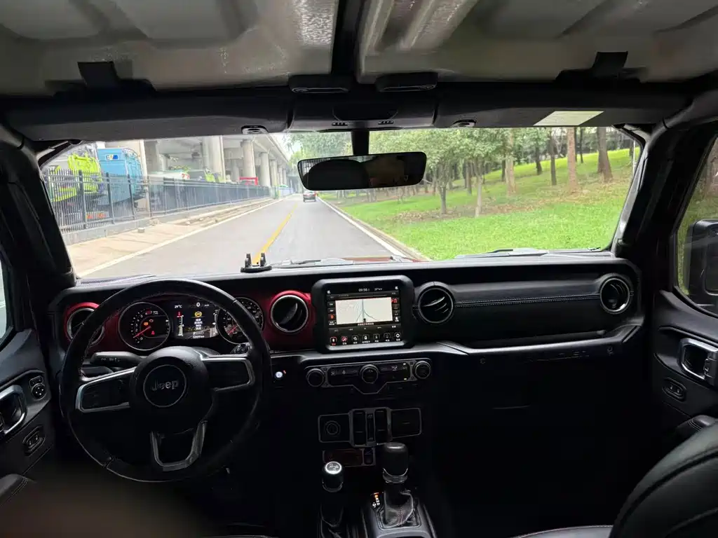 Jeep Wrangler — фото 10