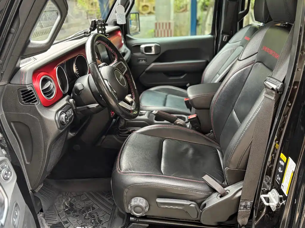 Jeep Wrangler — фото 11