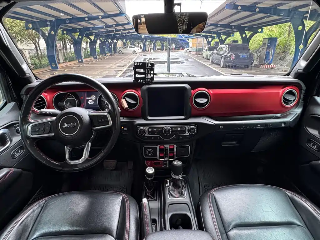 Jeep Wrangler — фото 14