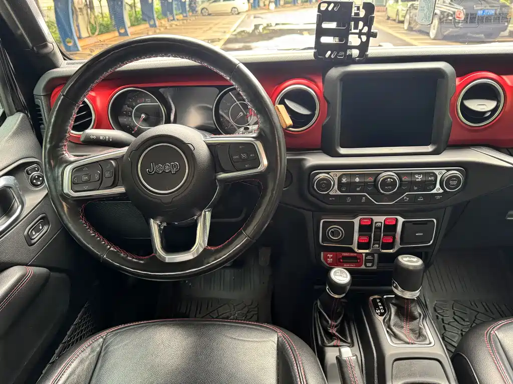 Jeep Wrangler — фото 15