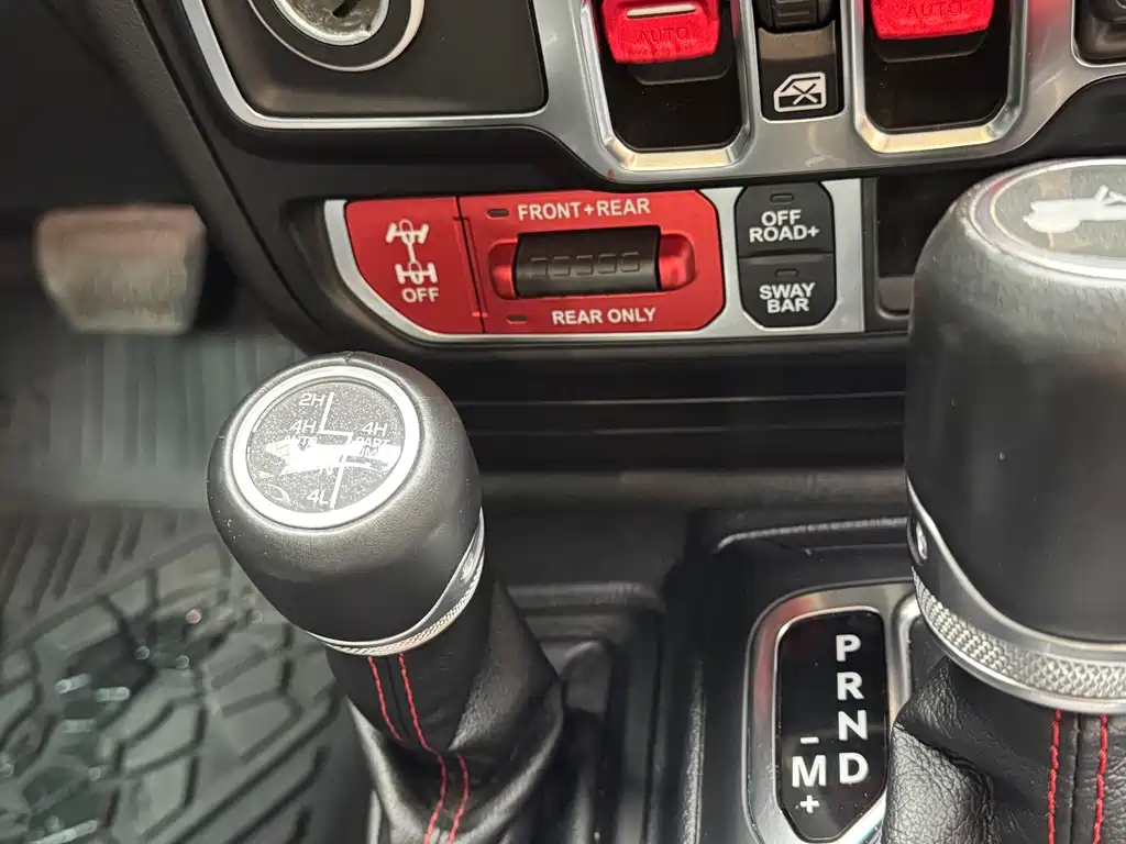 Jeep Wrangler — фото 18