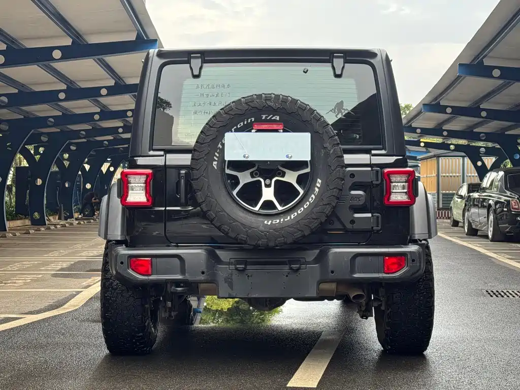 Jeep Wrangler — фото 7