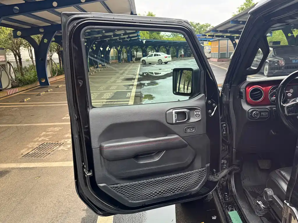 Jeep Wrangler — фото 10