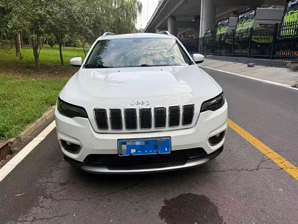 Jeep Cherokee — фото 2