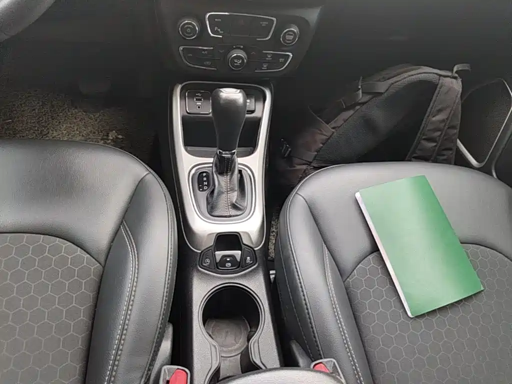 Jeep Compass — фото 14