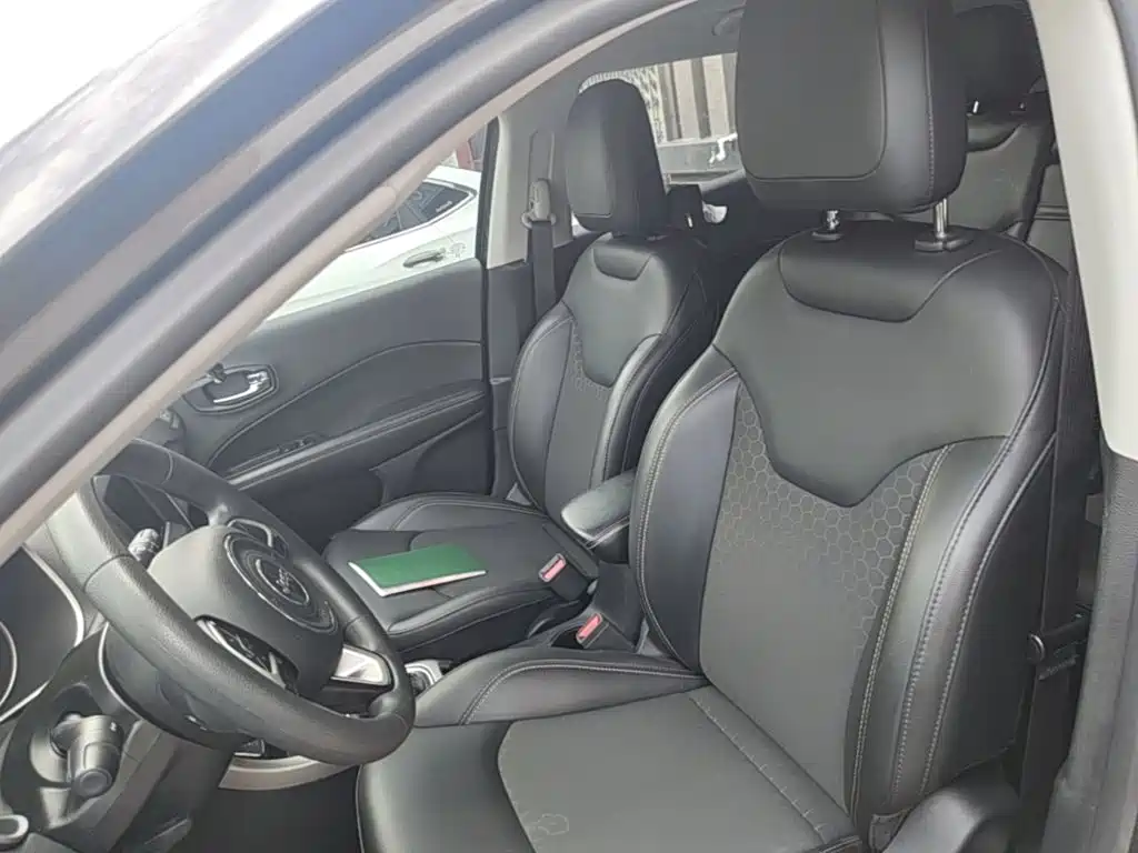 Jeep Compass — фото 15