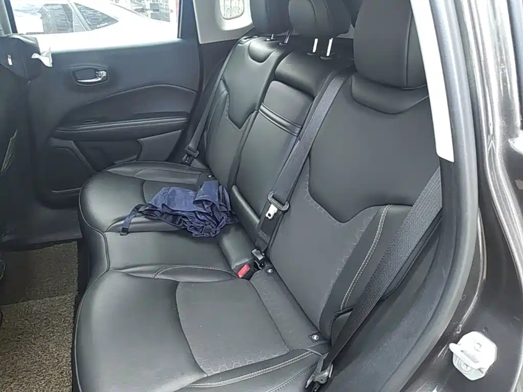 Jeep Compass — фото 17