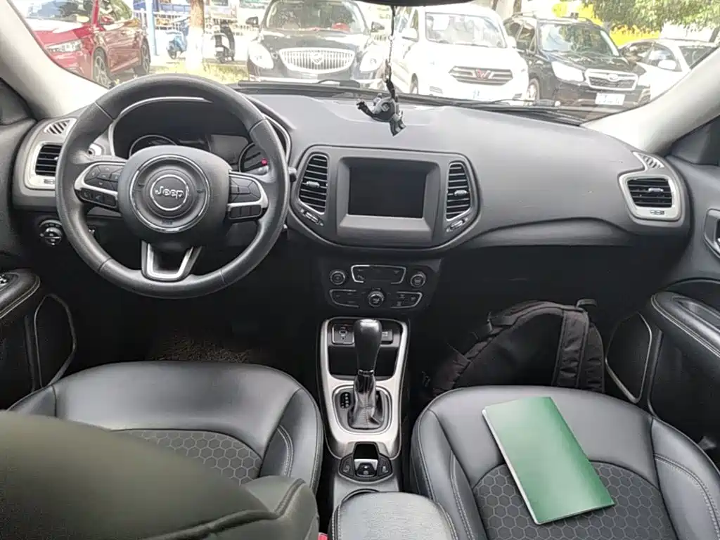 Jeep Compass — фото 10