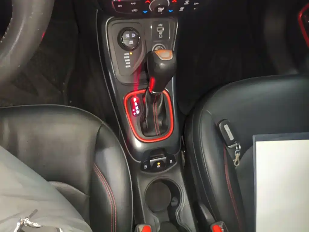 Jeep Compass — фото 14