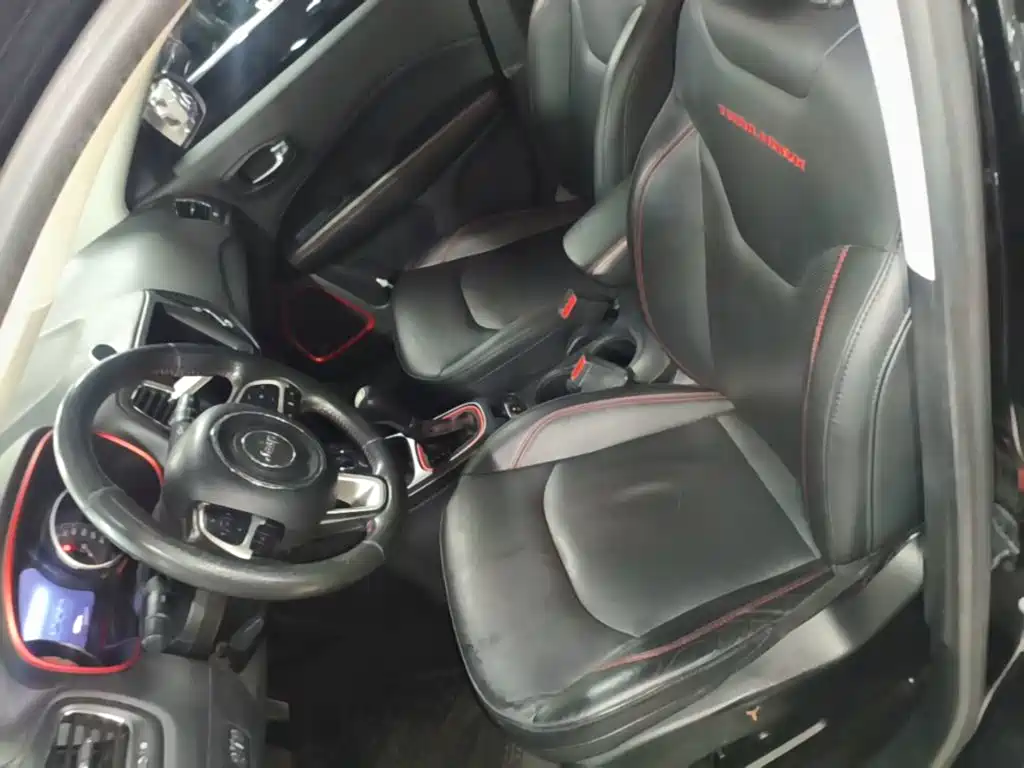 Jeep Compass — фото 15