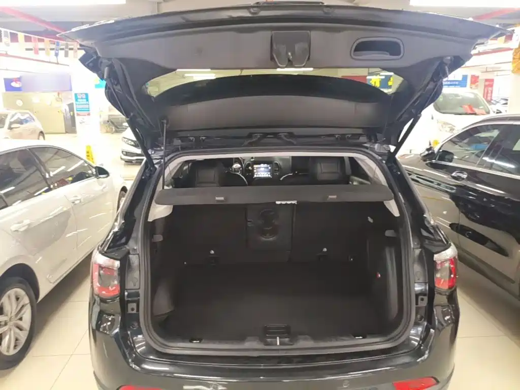 Jeep Compass — фото 19