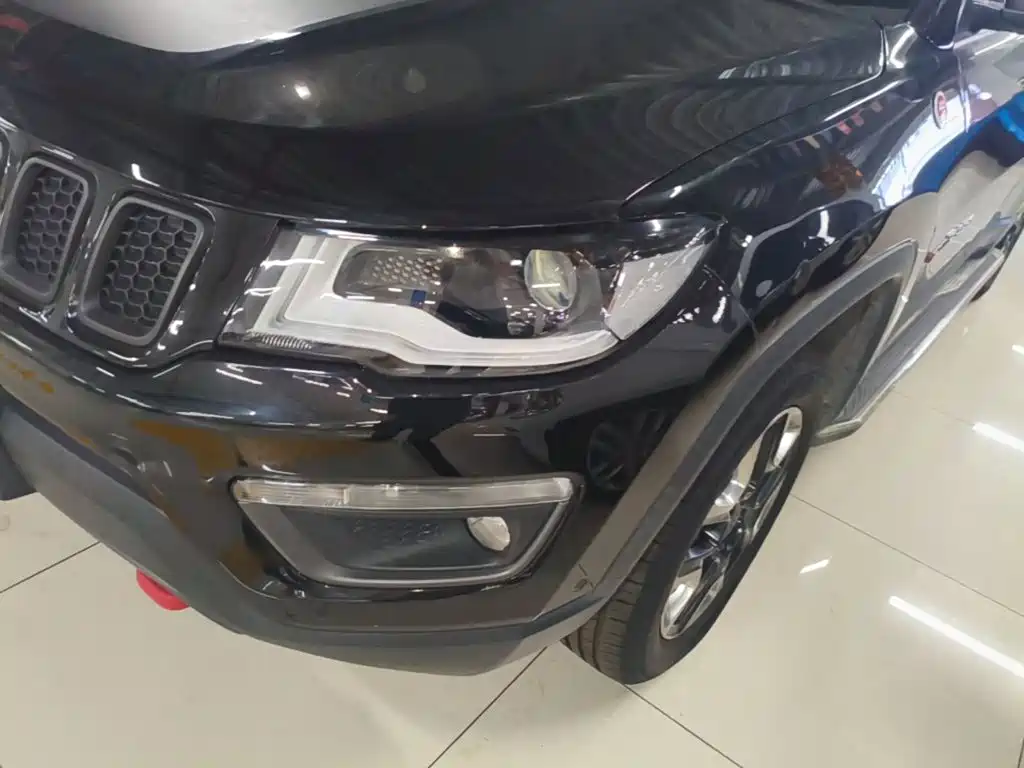 Jeep Compass — фото 24