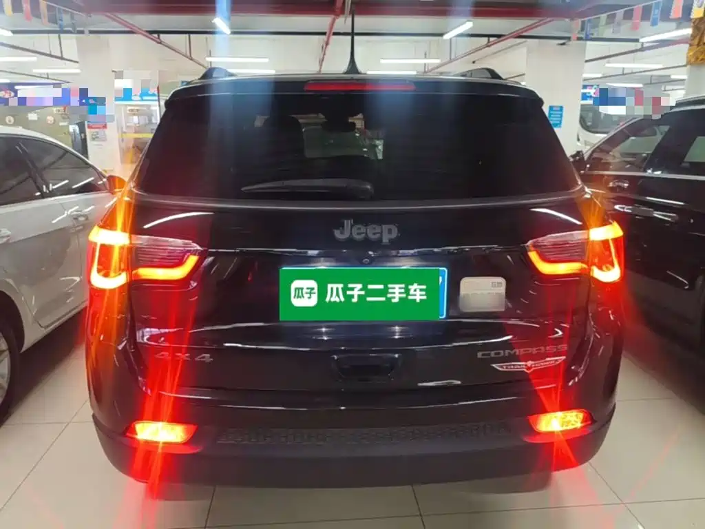 Jeep Compass — фото 6