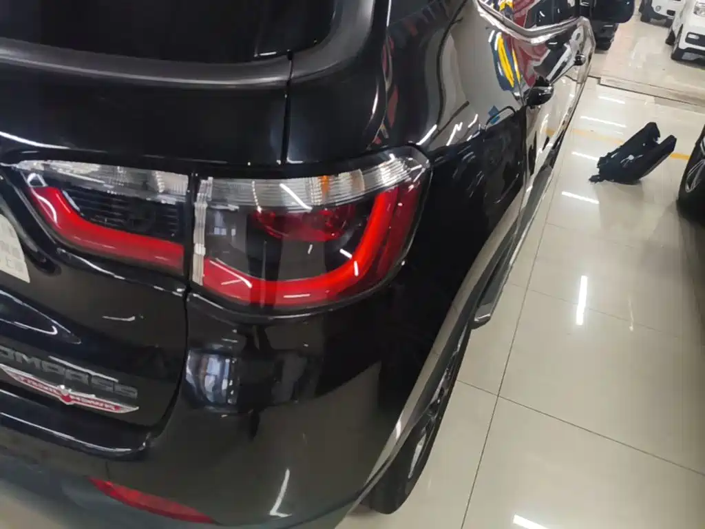 Jeep Compass — фото 8